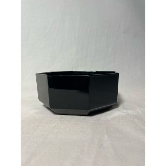 Small octagon ￼arcoroc bowl - Picture 1 of 8